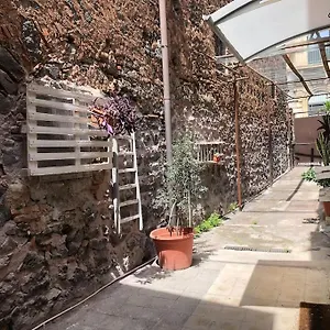 https://suite-vicolo-lavico.taorminaitalyhotels.com